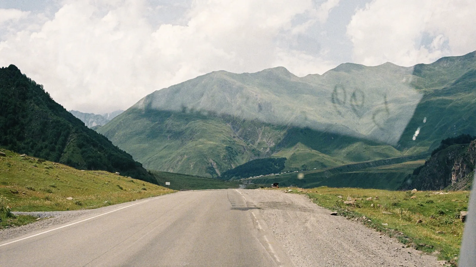 ️ Jour 3 — Route Militaire Géorgienne et Kazbegi