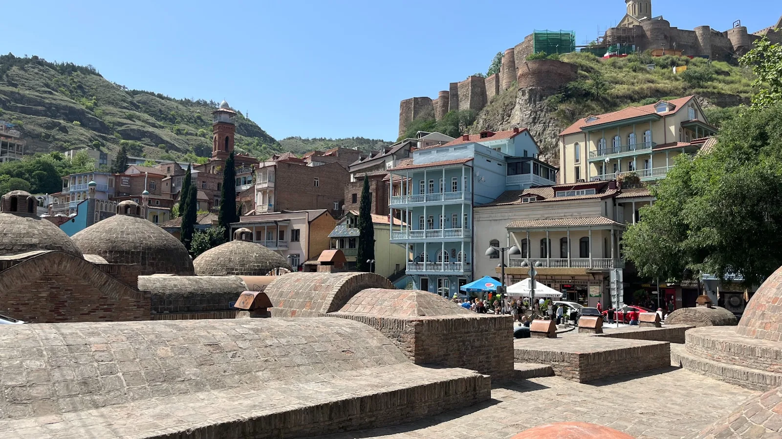 1. 🏘️ La vieille ville (Dzveli Kalaki)
