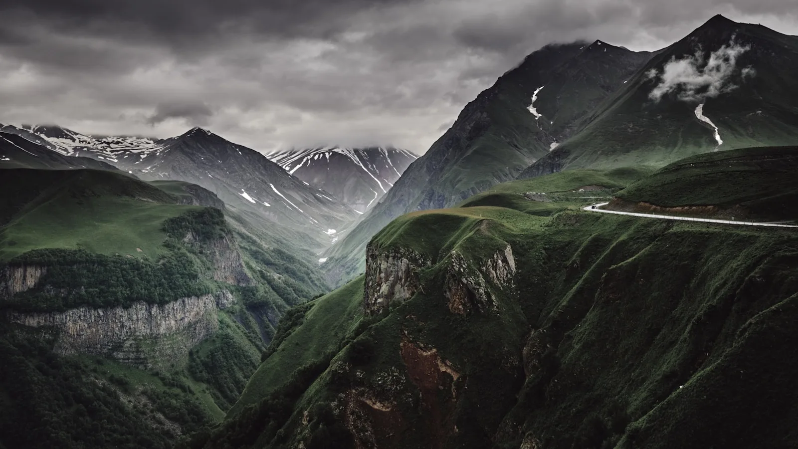 Les gorges de Dariali et la frontière